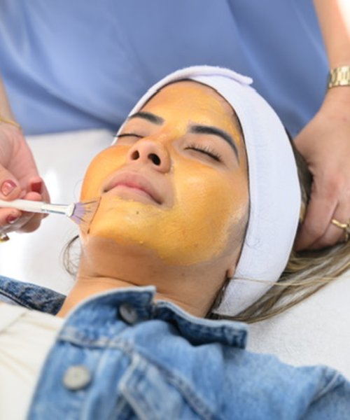 Hollywood Peel carbon laser facial treatment